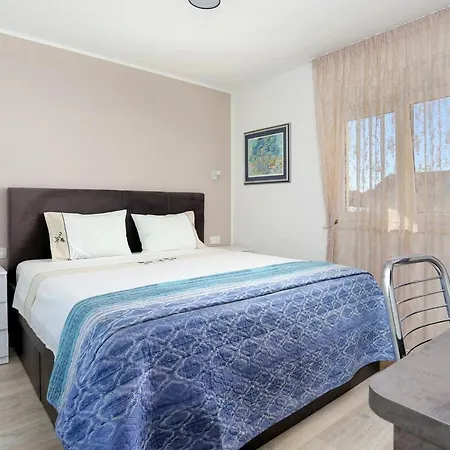 With Parking Space Kastel Gomilica, - 19248 Apartman