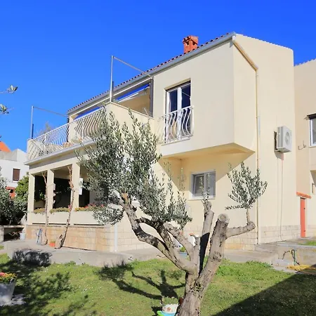 Apartment With Parking Space Kastel Gomilica, - 19248